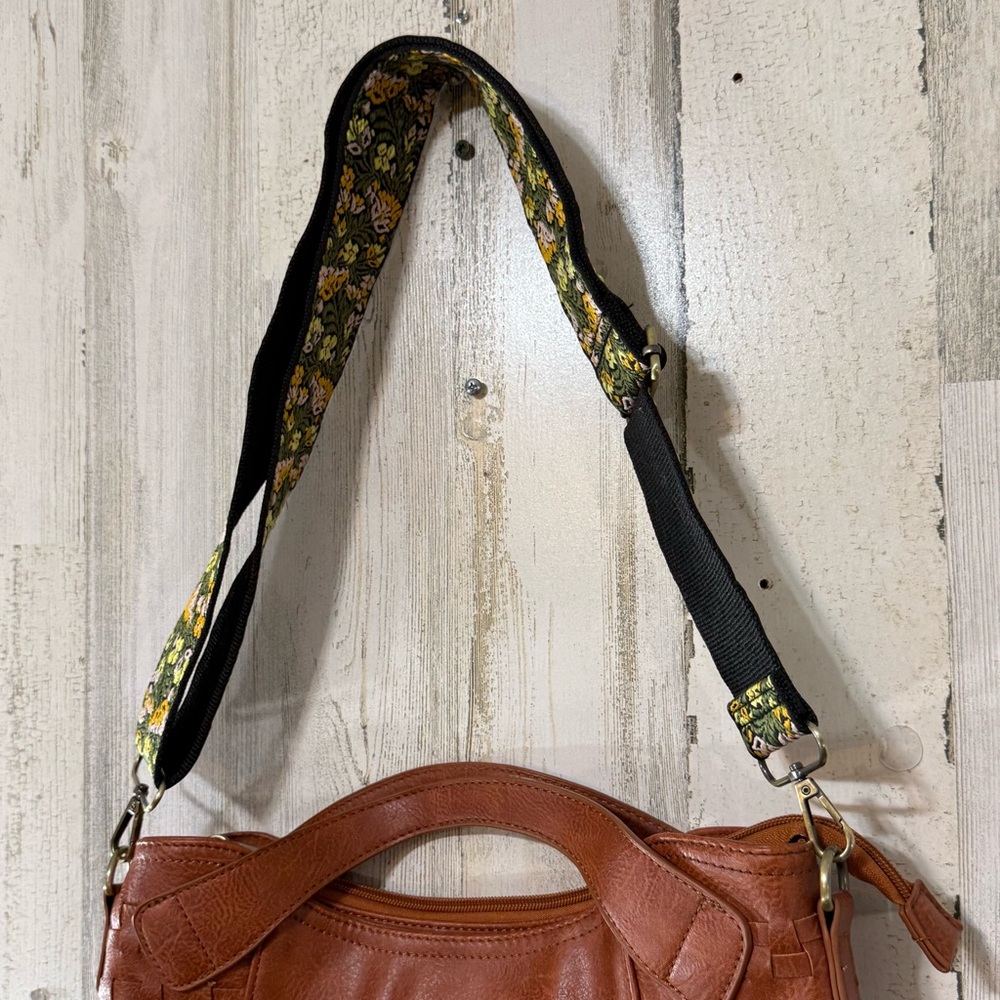 Le Miel Woven-Panel Brown Shoulder Bag with Floral Accent Strap - Picture 3 of 12